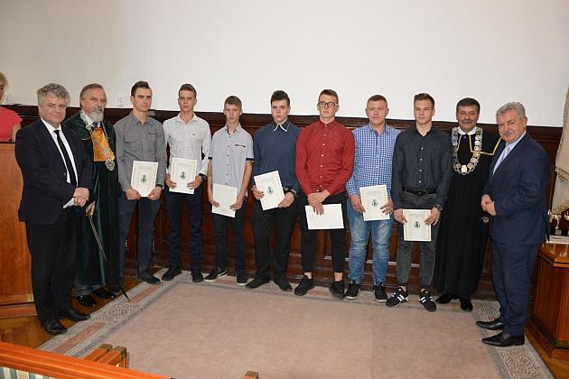 Pasowanie czeladników w ratuszu