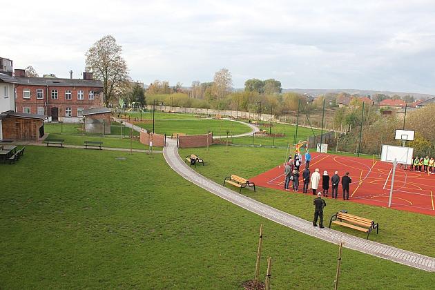 Nowe boisko w programie rewitalizacji tętni życiem