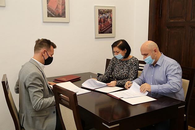 Podpisano pierwsze umowy na wsparcie realizacji zadań publicznych z zakresu sportu na 2021 r.