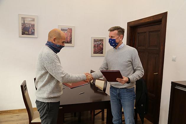 Podpisano pierwsze umowy na wsparcie realizacji zadań publicznych z zakresu sportu na 2021 r.