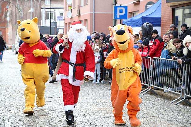 SP 3 Lębork i SP Nowa Wieś Lęborska najlepsi podczas 29. Biegów Mikołajkowych