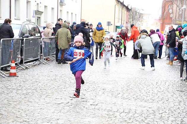SP 3 Lębork i SP Nowa Wieś Lęborska najlepsi podczas 29. Biegów Mikołajkowych
