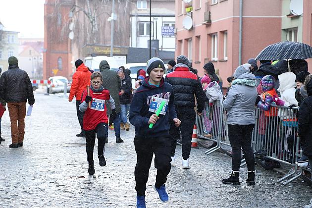 SP 3 Lębork i SP Nowa Wieś Lęborska najlepsi podczas 29. Biegów Mikołajkowych