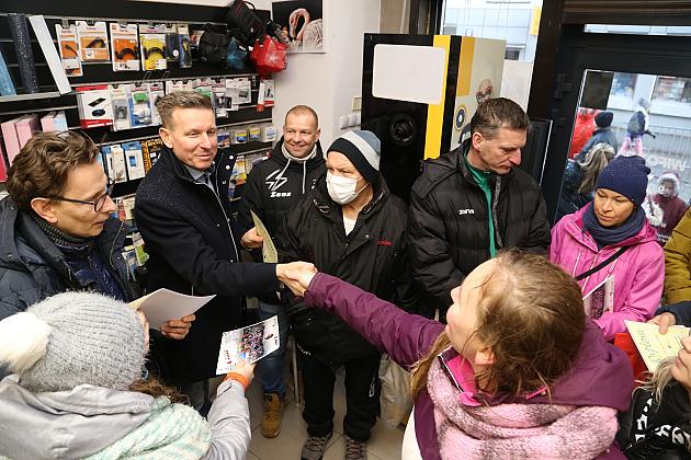 SP 3 Lębork i SP Nowa Wieś Lęborska najlepsi podczas 29. Biegów Mikołajkowych