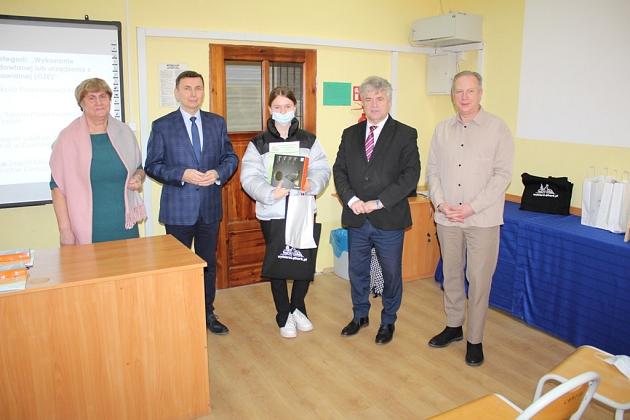 Nagrodzono laureatów konkursu PCE - „Każdy budować może”