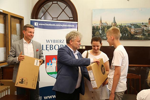 Laptopy trafiły w ręce mieszkańców