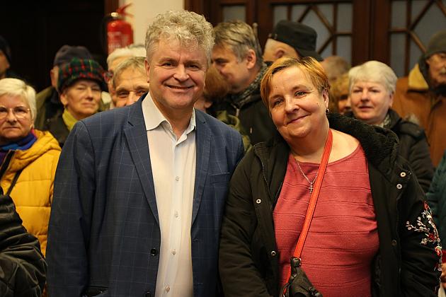 Kalendarze Lęborka na rok 2023 rozdane na „Mikołajki”