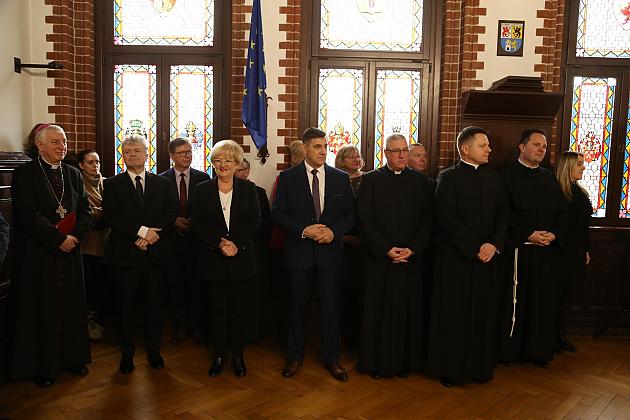 Biskup Ryszard Kasyna z kolędą w ratuszu