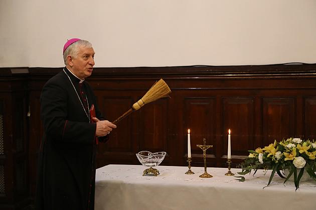 Biskup Ryszard Kasyna z kolędą w ratuszu