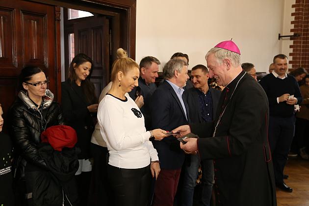 Biskup Ryszard Kasyna z kolędą w ratuszu