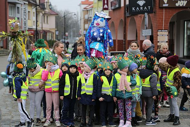 Obchody Pierwszego Dnia Wiosny w Lęborku: topienie marzann i rekreacyjny rajd pieszy
