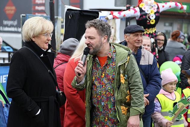 Obchody Pierwszego Dnia Wiosny w Lęborku: topienie marzann i rekreacyjny rajd pieszy