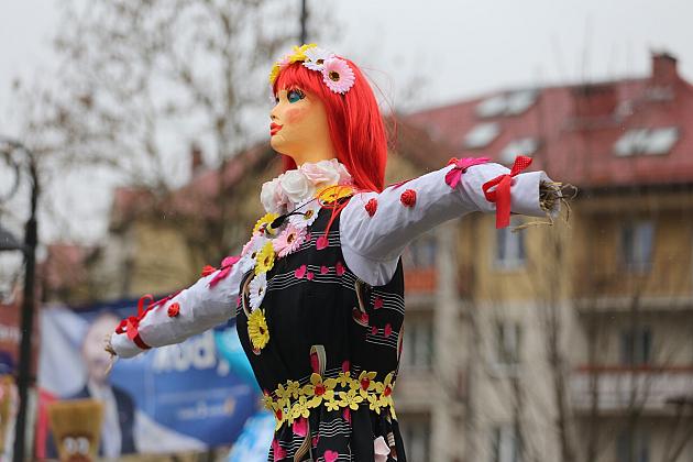 Obchody Pierwszego Dnia Wiosny w Lęborku: topienie marzann i rekreacyjny rajd pieszy