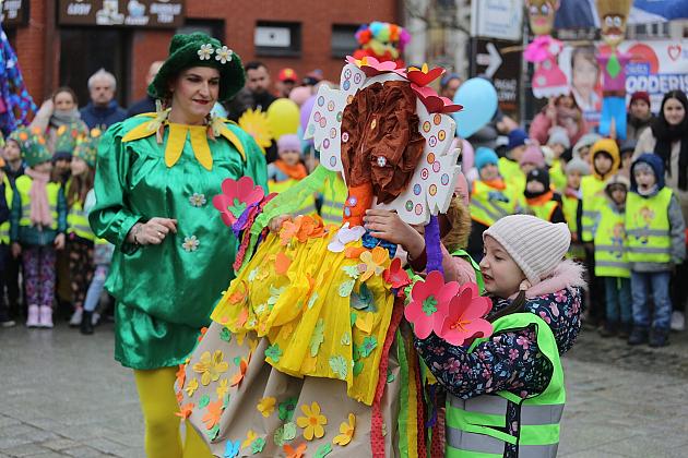 Obchody Pierwszego Dnia Wiosny w Lęborku: topienie marzann i rekreacyjny rajd pieszy