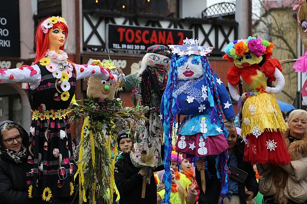 Obchody Pierwszego Dnia Wiosny w Lęborku: topienie marzann i rekreacyjny rajd pieszy