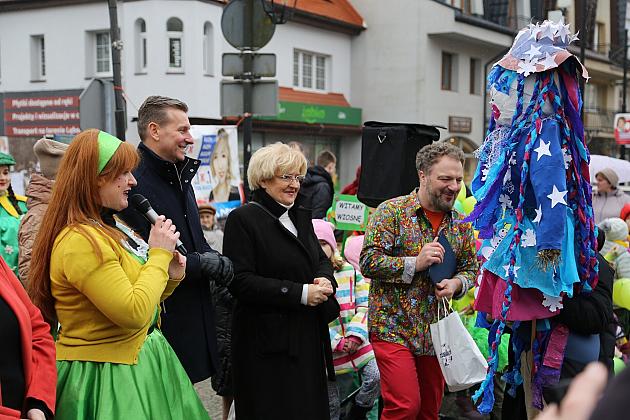 Obchody Pierwszego Dnia Wiosny w Lęborku: topienie marzann i rekreacyjny rajd pieszy