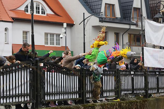 Obchody Pierwszego Dnia Wiosny w Lęborku: topienie marzann i rekreacyjny rajd pieszy
