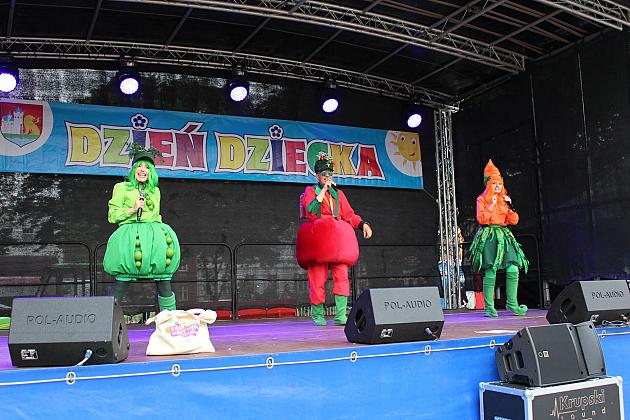 Radosny festyn z okazji Dnia Dziecka na Placu Pokoju w Lęborku