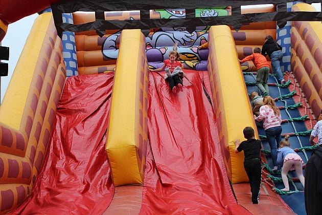 Radosny festyn z okazji Dnia Dziecka na Placu Pokoju w Lęborku