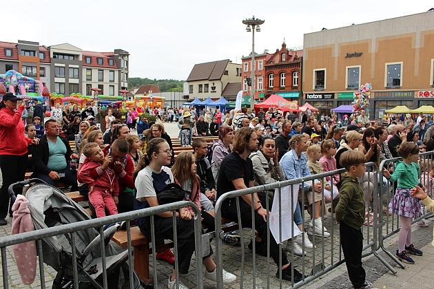 Radosny festyn z okazji Dnia Dziecka na Placu Pokoju w Lęborku