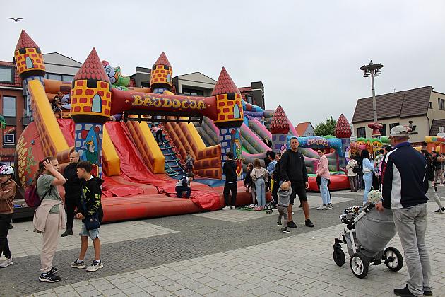 Radosny festyn z okazji Dnia Dziecka na Placu Pokoju w Lęborku