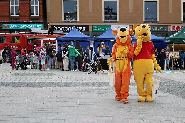 Radosny festyn z okazji Dnia Dziecka na Placu Pokoju w Lęborku