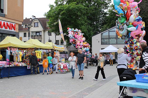 Radosny festyn z okazji Dnia Dziecka na Placu Pokoju w Lęborku