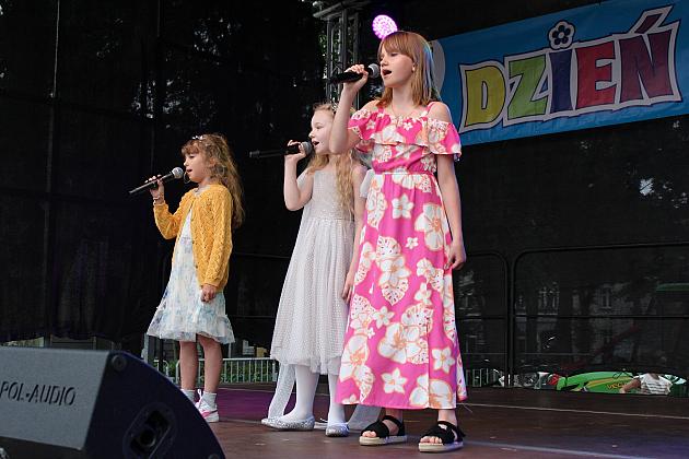 Radosny festyn z okazji Dnia Dziecka na Placu Pokoju w Lęborku