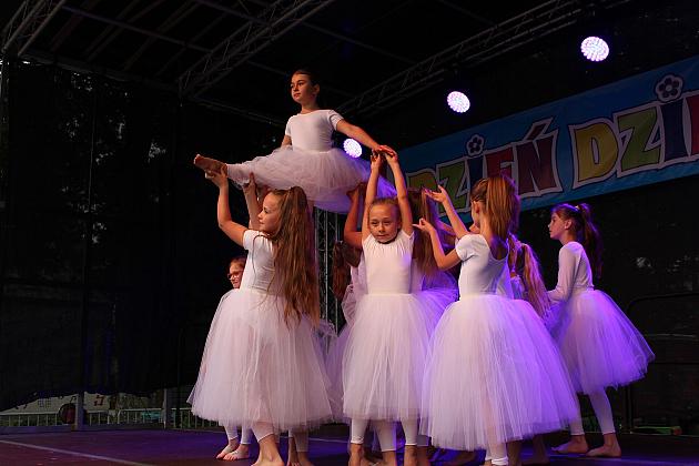 Radosny festyn z okazji Dnia Dziecka na Placu Pokoju w Lęborku