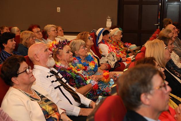 Seniorki i seniorzy na Powiatowym Forum Senioralnym w Lęborku