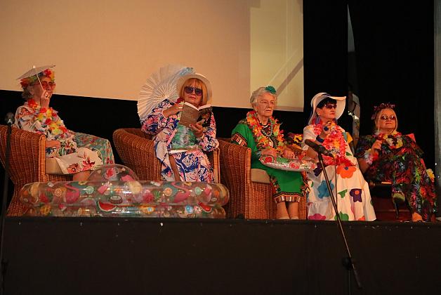 Seniorki i seniorzy na Powiatowym Forum Senioralnym w Lęborku