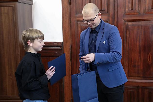 Burmistrz pogratulował braciom, którzy uratowali psa