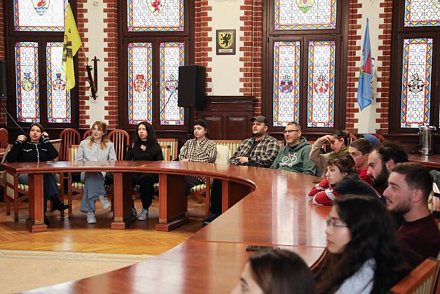 Uczestnicy projektu PolaNET odwiedzili ratusz