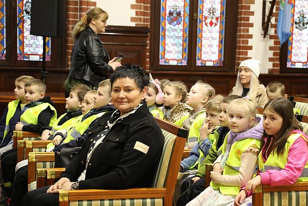 Wielkanocna wizyta przedszkolaków w lęborskim ratuszu