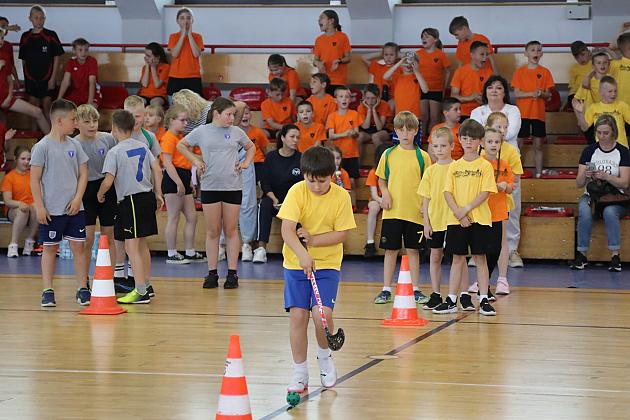 „Kto z nas lepiej i prędzej” – sportowa zabawa pełna emocji i uśmiechu!