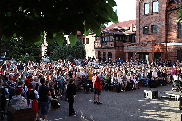 Letnie Granie ponownie na dziedzińcu ratusza – koncert akordeonowy z udziałem 33 młodych muzyków z całej Polski