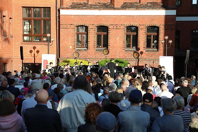 Letnie Granie ponownie na dziedzińcu ratusza – koncert akordeonowy z udziałem 33 młodych muzyków z całej Polski