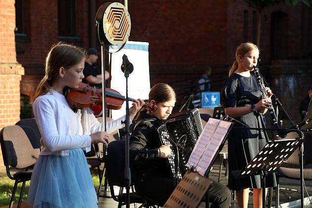 Letnie Granie ponownie na dziedzińcu ratusza – koncert akordeonowy z udziałem 33 młodych muzyków z całej Polski