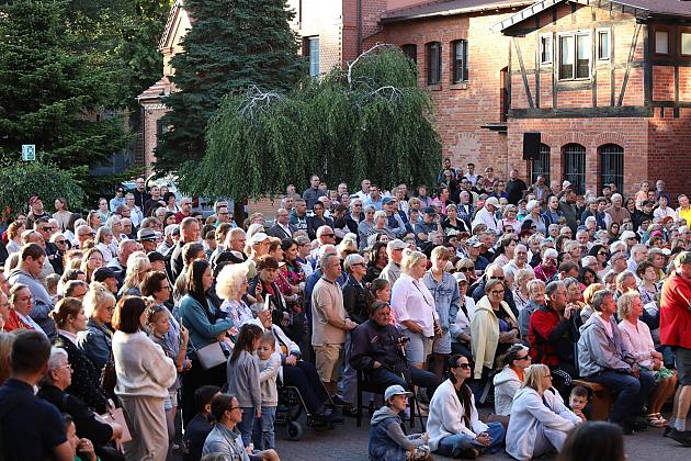 Letnie Granie ponownie na dziedzińcu ratusza – koncert akordeonowy z udziałem 33 młodych muzyków z całej Polski
