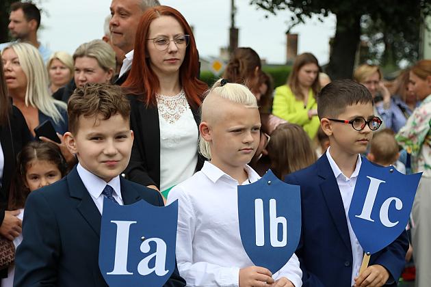 Uczniowie wrócili do szkół. Inauguracja roku szkolnego w SP nr 5 w Lęborku