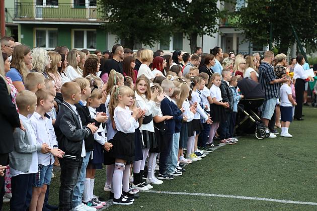 Uczniowie wrócili do szkół. Inauguracja roku szkolnego w SP nr 5 w Lęborku
