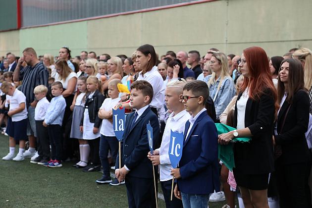 Uczniowie wrócili do szkół. Inauguracja roku szkolnego w SP nr 5 w Lęborku