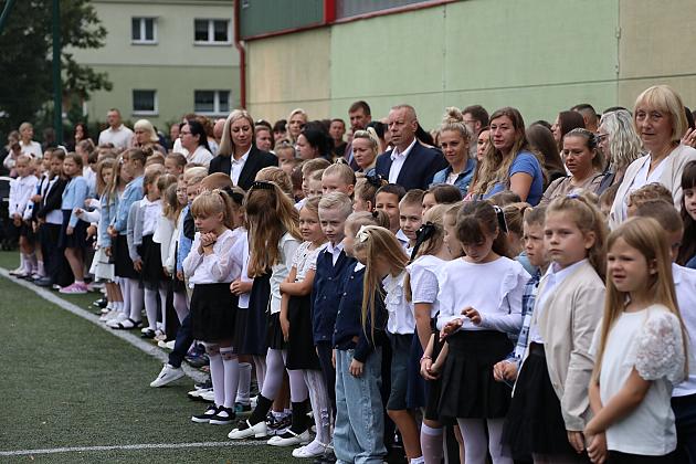 Uczniowie wrócili do szkół. Inauguracja roku szkolnego w SP nr 5 w Lęborku