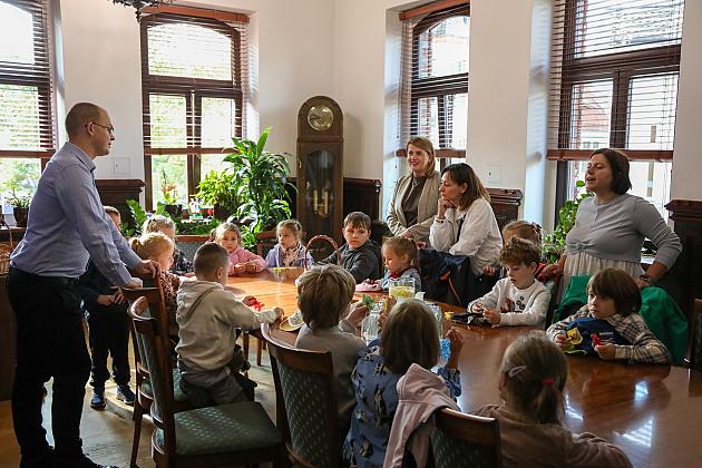 Przedszkolaki z „Baśniowego” odwiedziły Burmistrza