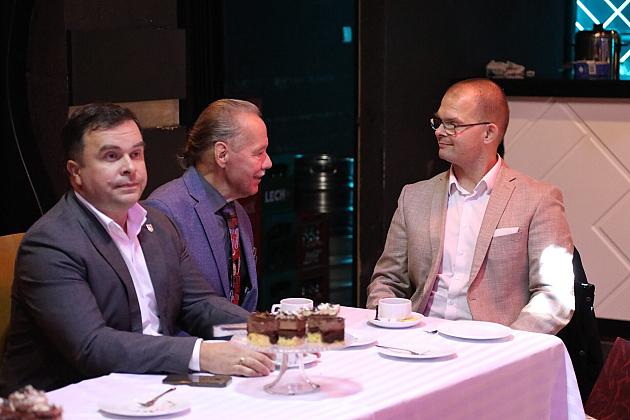 Seniorzy świętowali w restauracji „Różana”