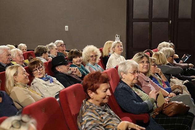 W rytmie wspomnień – zespół Bel Canto wystąpił dla lęborskich seniorów