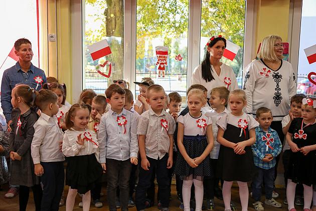 Radosne świętowanie 107. rocznicy odzyskania niepodległości w Przedszkolu nr 1