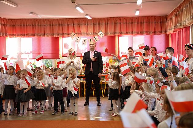Radosne świętowanie 107. rocznicy odzyskania niepodległości w Przedszkolu nr 1