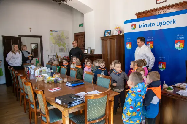 Wyjątkowi goście w ratuszu – Jagódki poznają pracę urzędnika