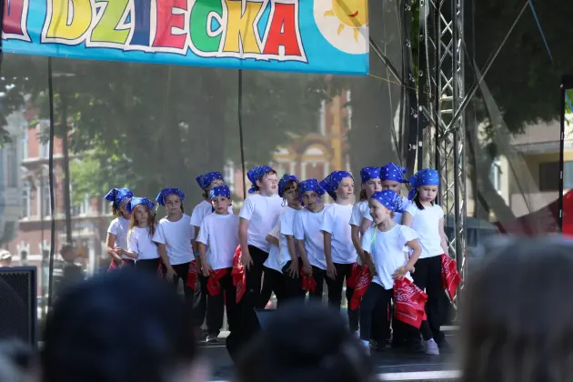 Kolorowy Dzień Dziecka na Placu Pokoju
